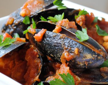 Mussels in Spicy Tomato Sauce