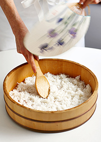 Fanning makes the rice glossy and sticky