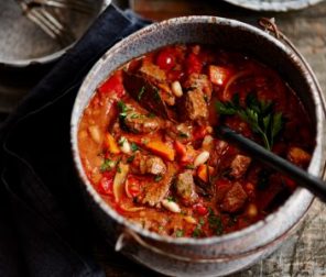 Slow Cooker Hearty Beef & Vegetable Casserole