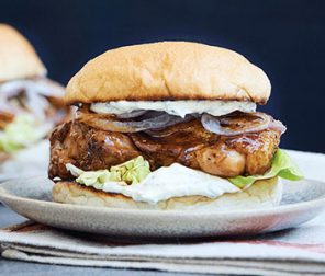 Soy-glazed chicken burgers with sour cream and onion
